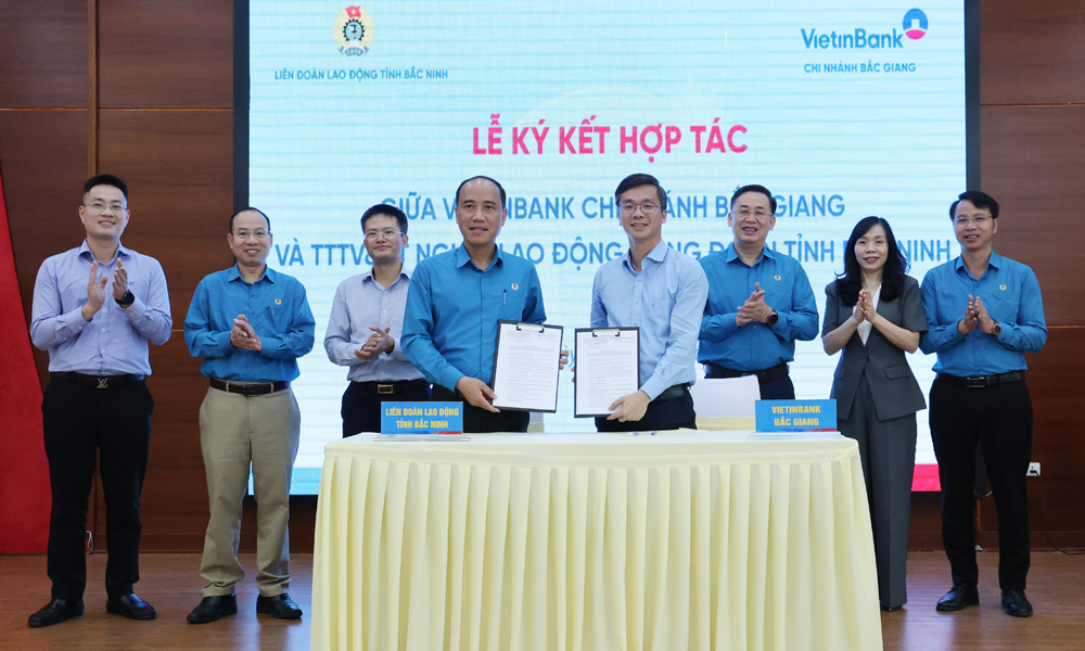 Bac Ninh Labour Confederation and Vietinbank sign cooperation agreement, award outstanding trade union members