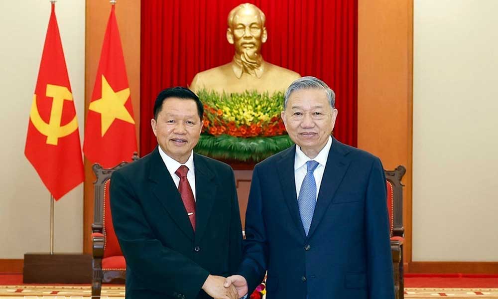 Party chief hosts Lao public security minister
