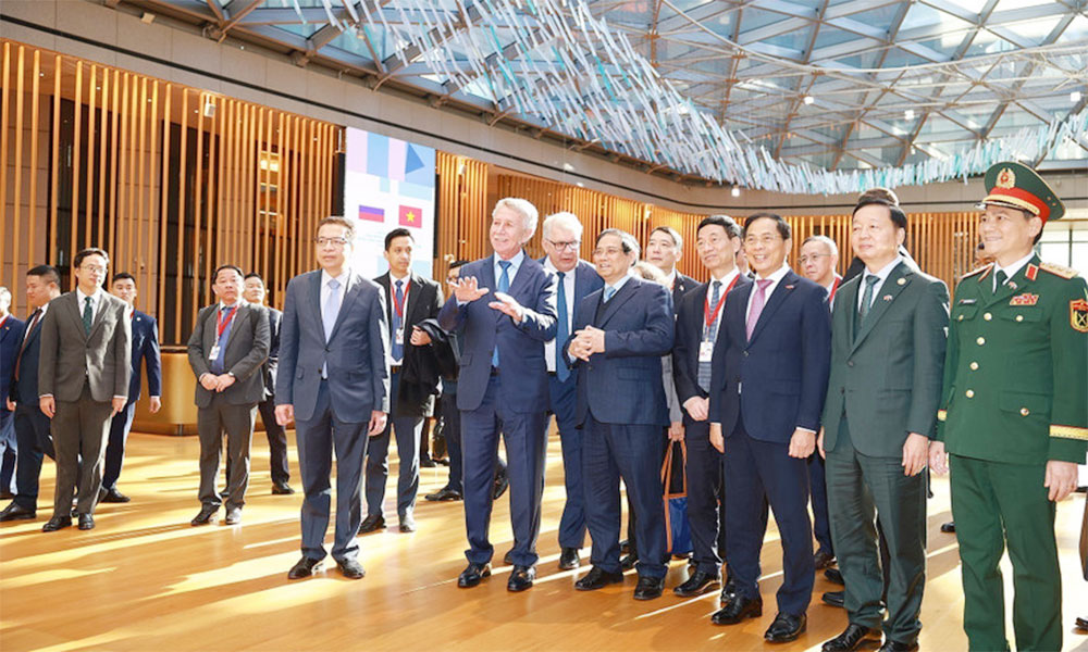 Vietnam seeks stronger LNG cooperation with Russia during PM’s visit