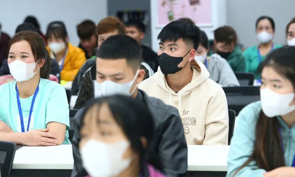 Foxconn, Luxshare factories in Vietnam offering two months' salary as sign-on bonus 