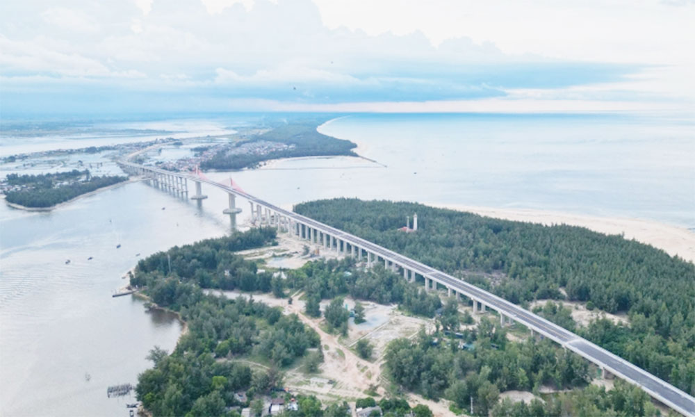 Tourism hub to open first sea-crossing bridge