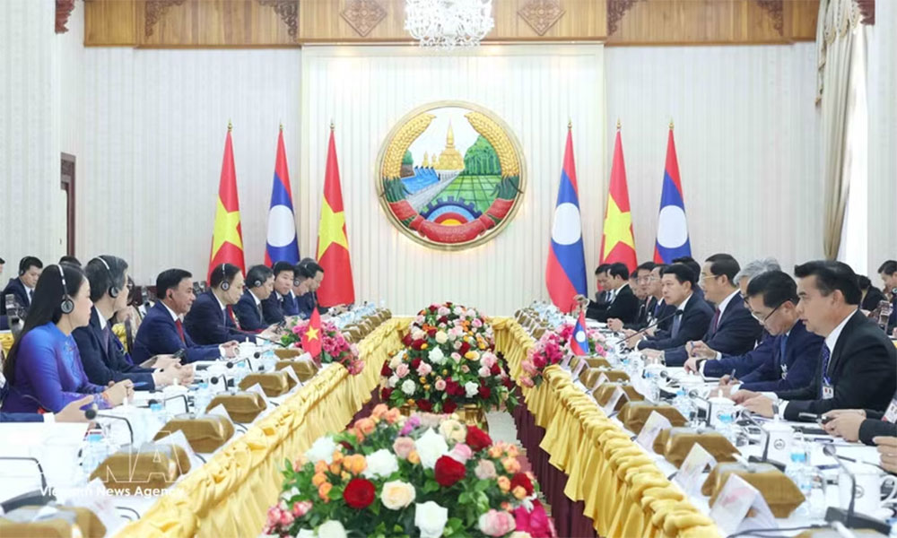 Permanent member of Party Central Committee’s Secretariat meets with Lao PM