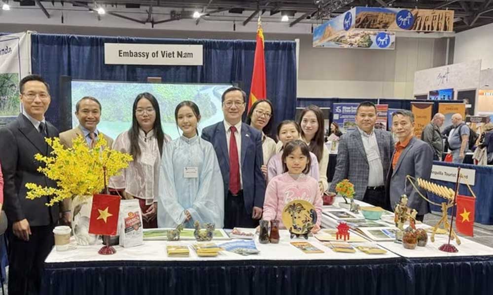 Vietnam promotes tourism at travel expo in Canada