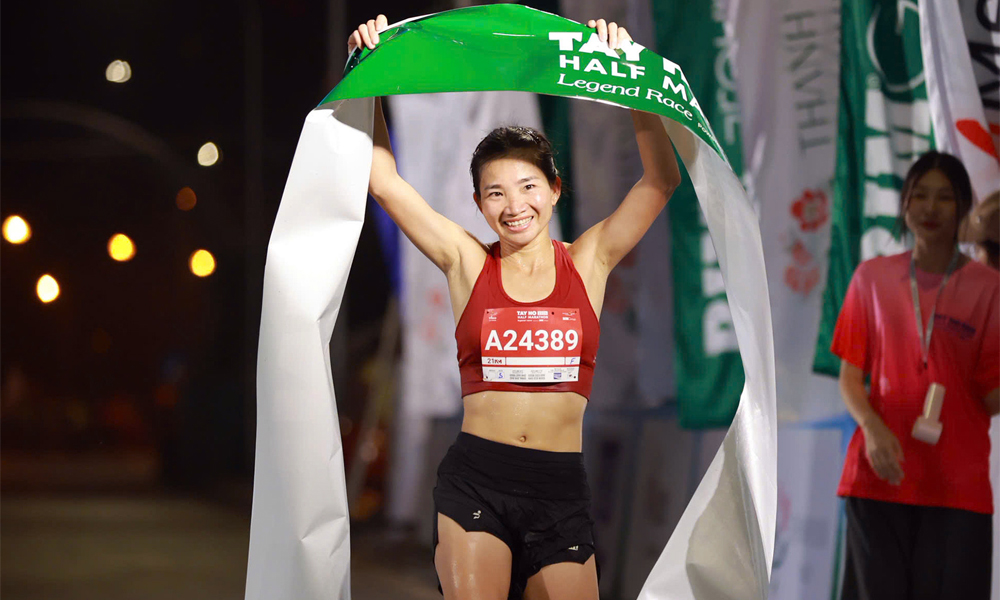 Nguyen Thi Oanh wins Tay Ho Half Marathon 2026