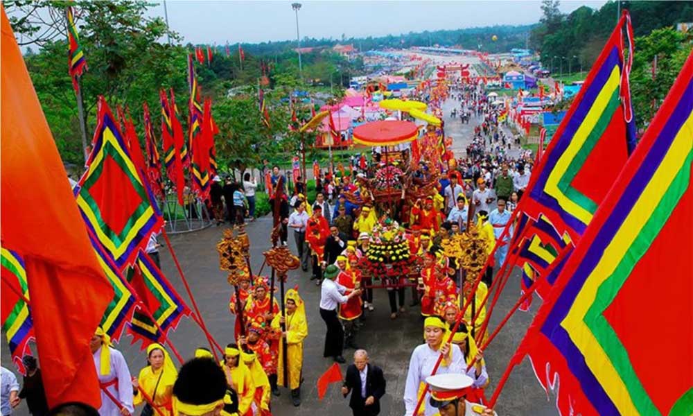 Incense offering honours Hung Kings at festival opening