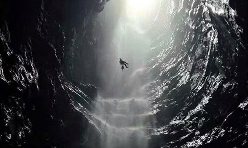 Rare 350-metre waterfall discovered inside new cave in Phong Nha – Ke Bang