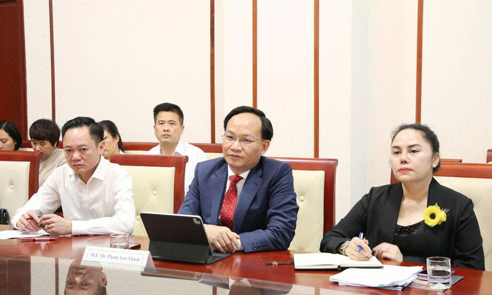 Bac Ninh Vice Chairman meets with FDI firms
