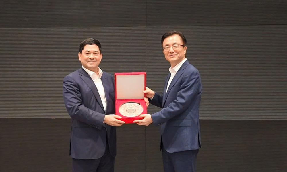 Bac Ninh provincial Party Chief meets Samsung executives to deepen investment ties