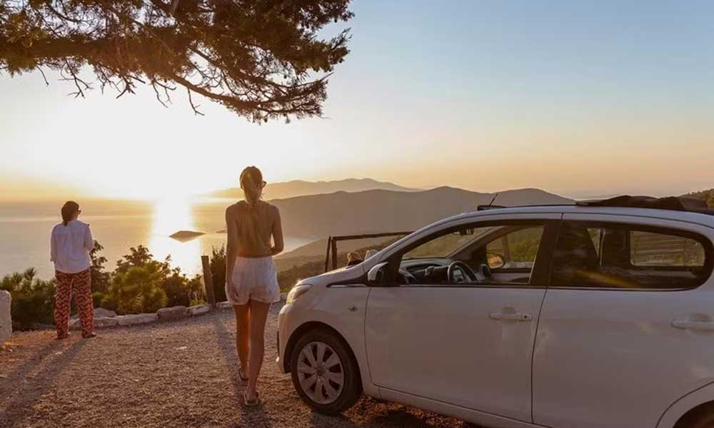 Discovering most beautiful roads in Vietnam with "road trip" trend