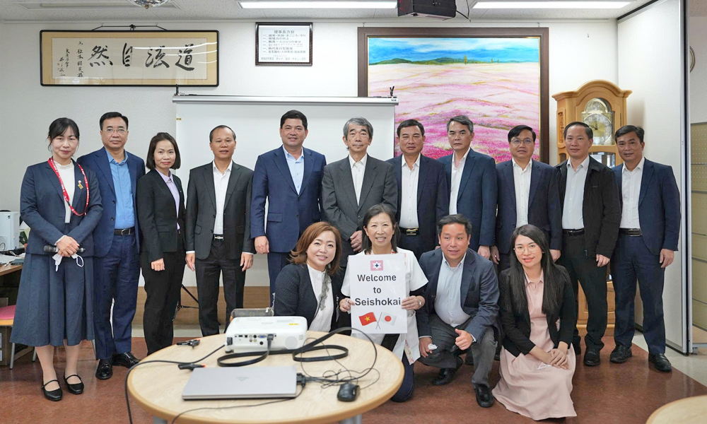 Bac Ninh delegation explores elderly care and nursing model in Japan