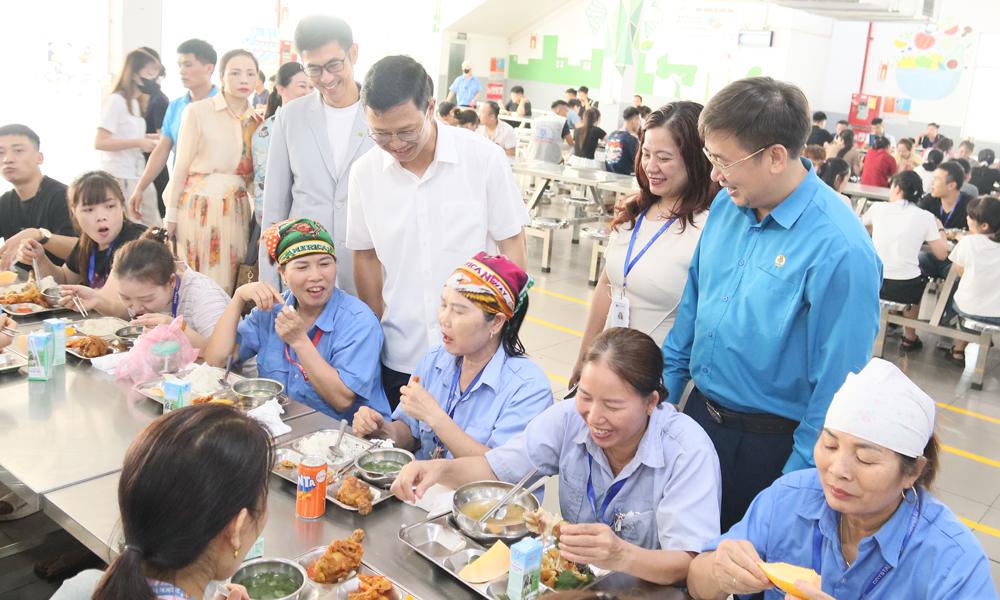“Union meal” programme brings together more than 9,000 workers in Bac NInh 