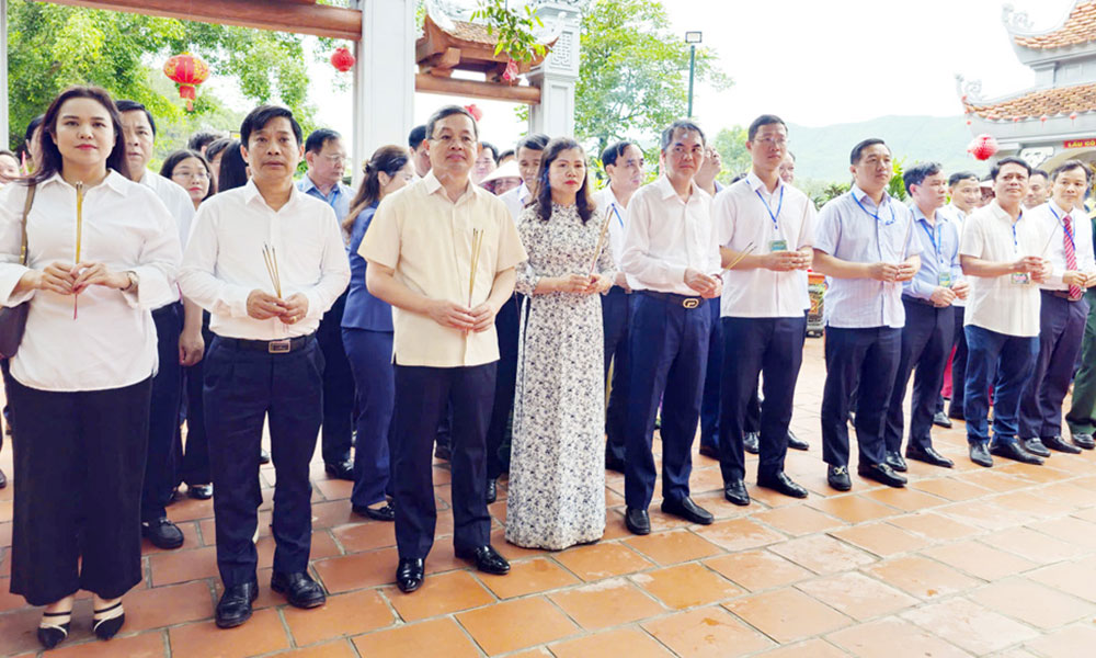 Suoi Mo Temple Festival opens with vibrant cultural activities