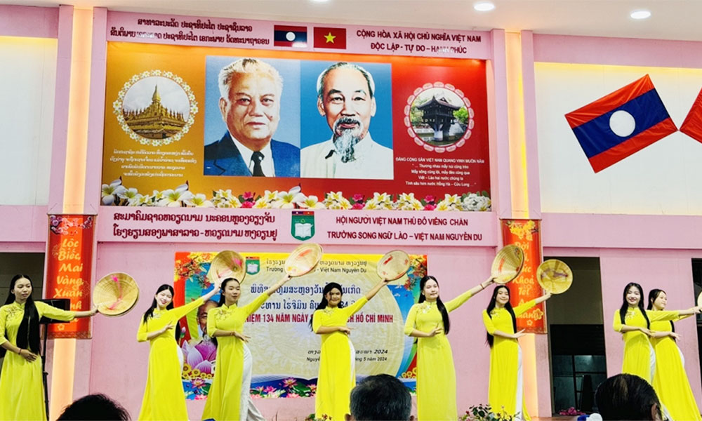 Bilingual school promotes President Ho Chi Minh’s moral example among younger generations in Laos