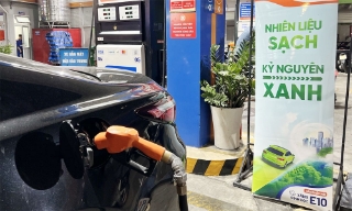 Xe còn xăng 95, có cần xả sạch bình trước khi chuyển sang E10?