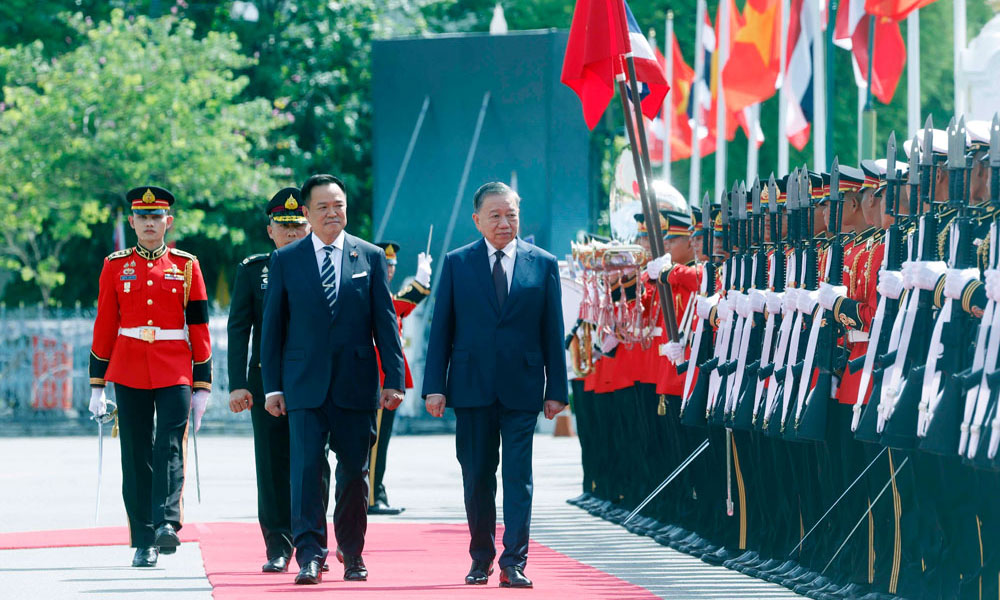 Thai PM chairs official welcome ceremony for Vietnamese Party, State leader