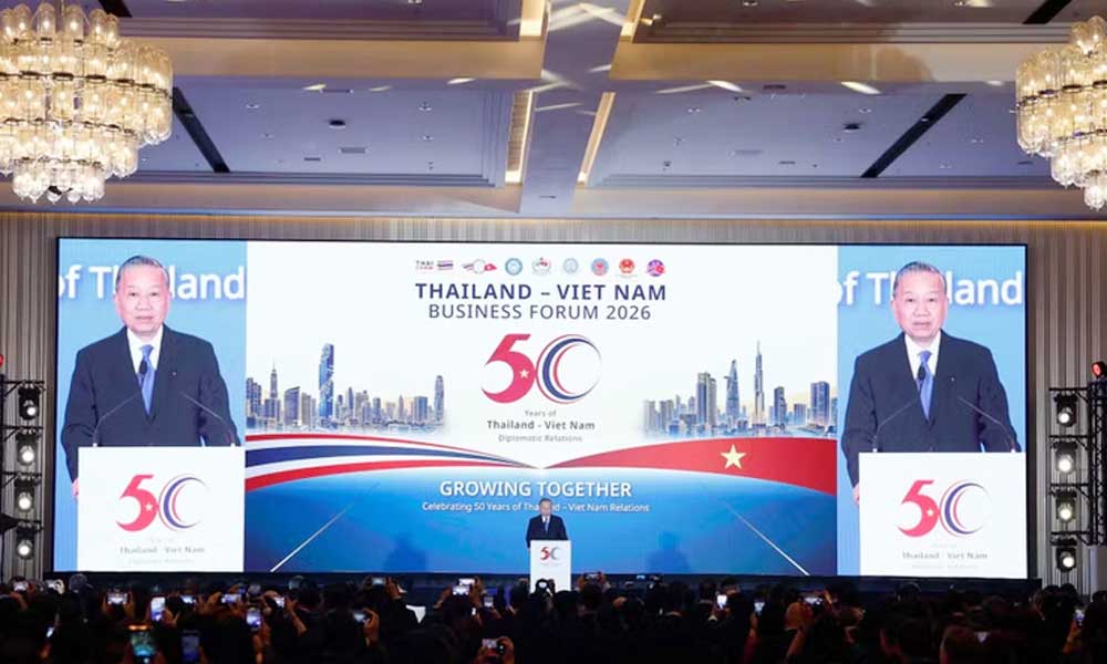 Top leader attends Vietnam-Thailand business forum in Bangkok