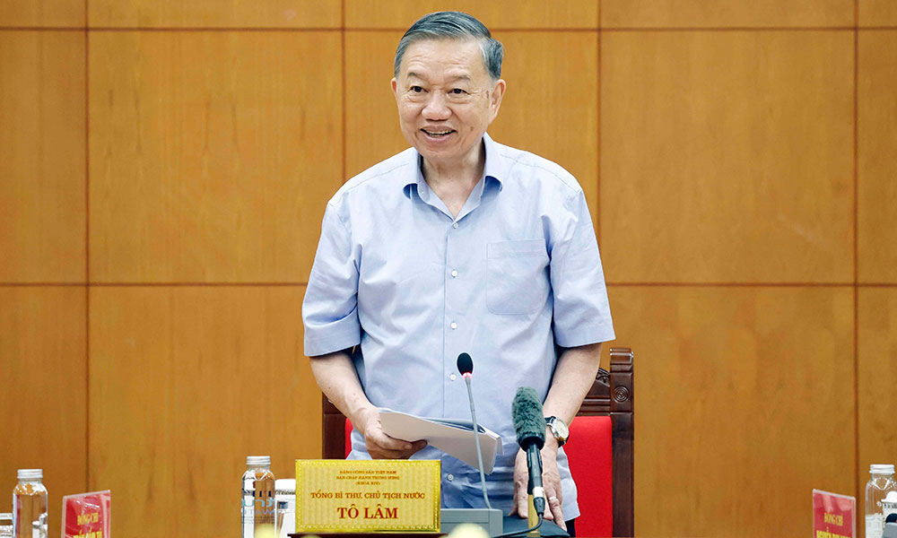 Top leader urges education sector to make fundamental shift in mindset