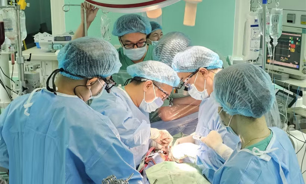 Six patients given new lease on life through organ transplants from single donor