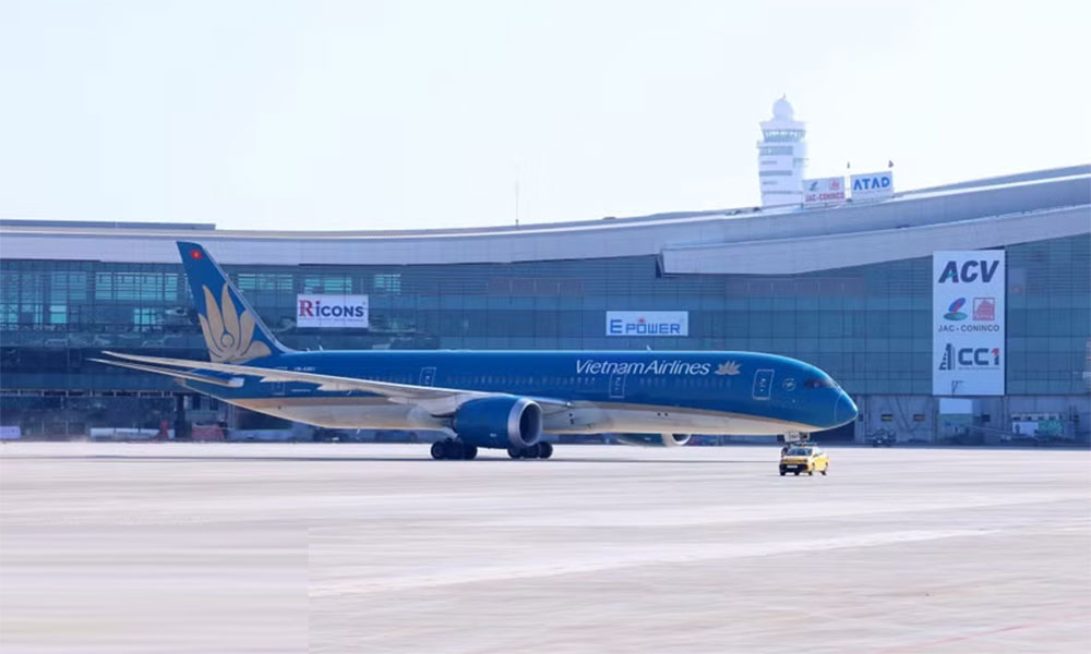 Vietnam Airlines operates special flight carrying rescue teams, relief supplies to Venezuela
