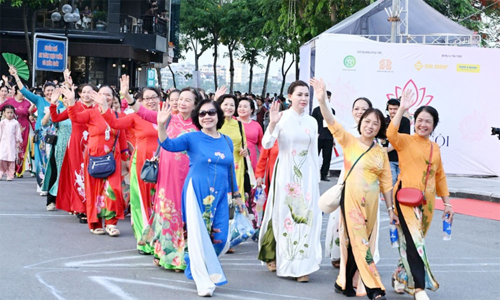 Hanoi Lotus Festival 2026 attracts 300,000 visitors
