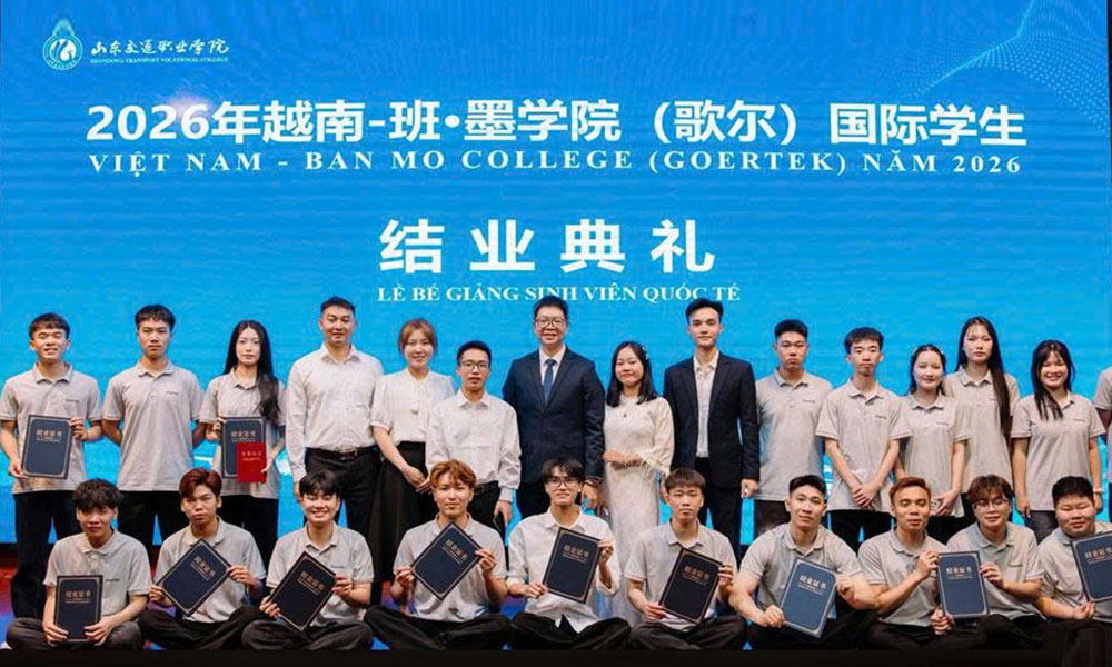 Nineteen Bac Ninh students receive certificates under international 1+1+1 talent programme