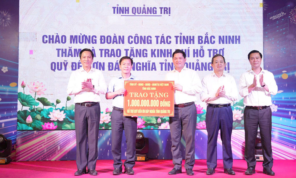 Bac Ninh presents 1 billion VND to Quang Tri’s Gratitude Fund