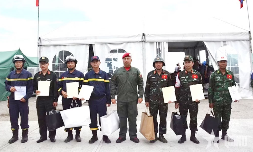 Vietnamese rescuers awarded "Hero of Venezuela" medal