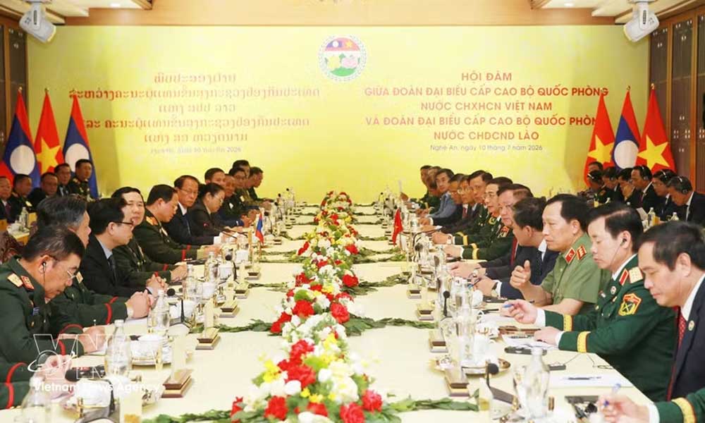Vietnam, Laos discuss ways to strengthen defence cooperation at high-level talks