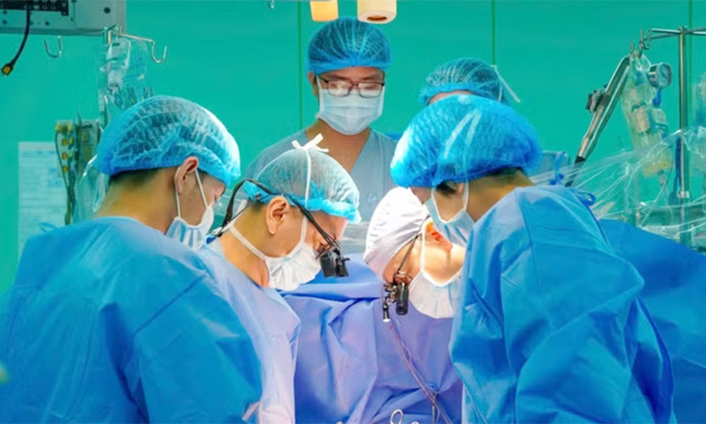 Ho Chi Minh City hospital performs record-fast heart transplant, saving young patient