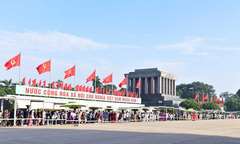 Over one million visitors visit President Ho Chi Minh Mausoleum in H1