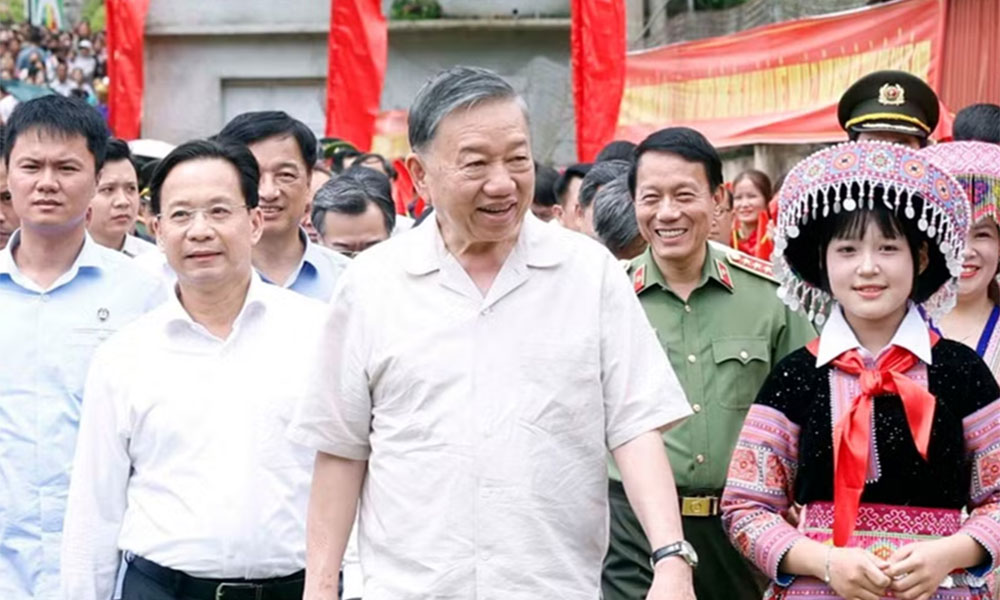 Top leader calls for stronger public participation in safeguarding national security