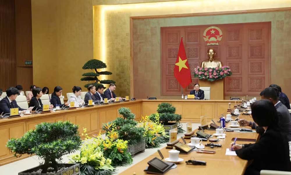 Standing Deputy PM meets with US business community