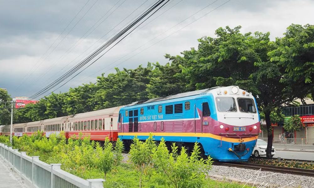 Families repatriating fallen soldiers' remains receive free rail travel