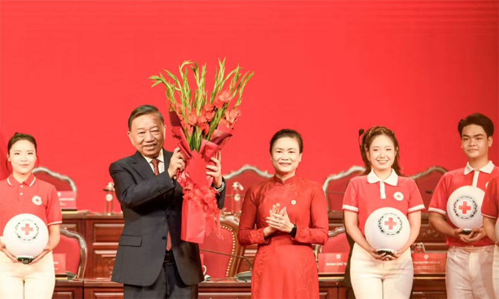 Top leader becomes Honorary President of Vietnam Red Cross Society