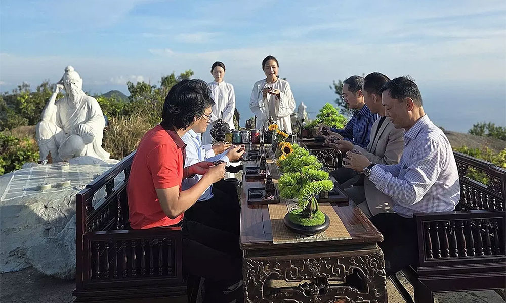 Da Nang launches Bill Gates-inspired mountain tea tasting tour
