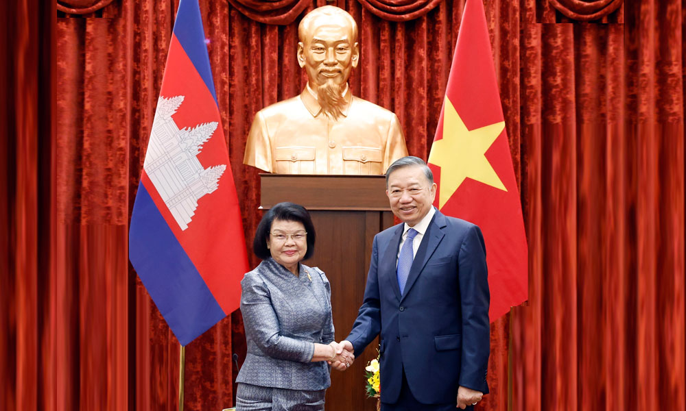 Top Vietnamese leader receives Cambodian National Assembly President