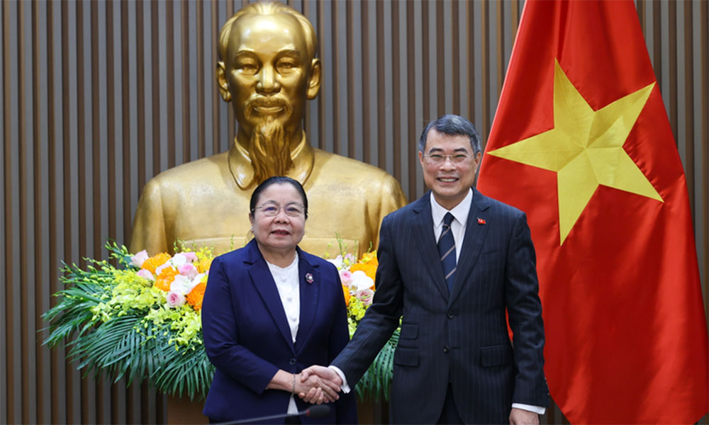 PM receives head of Lao Party's Organisation Commission