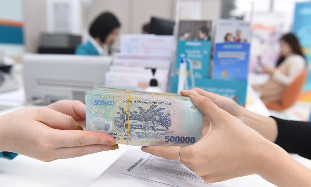 Household savings hit record as high interest rates attract idle money
