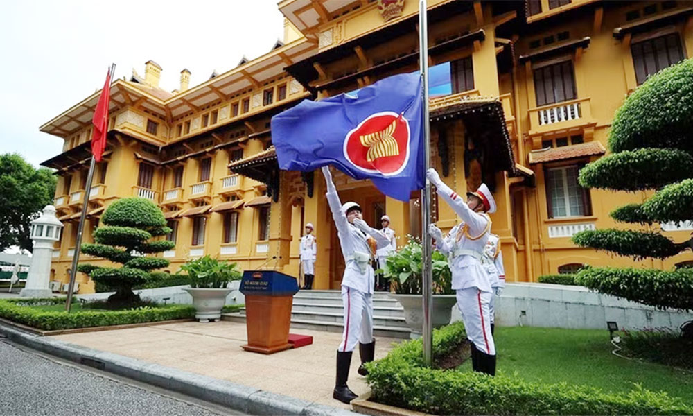 Flag-hoisting ceremony marks ASEAN’s 59th anniversary in Hanoi