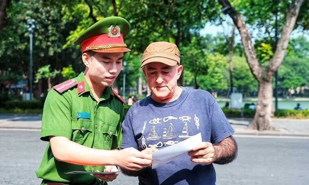 New decree expands e-ID app, cuts paperwork and public service fees