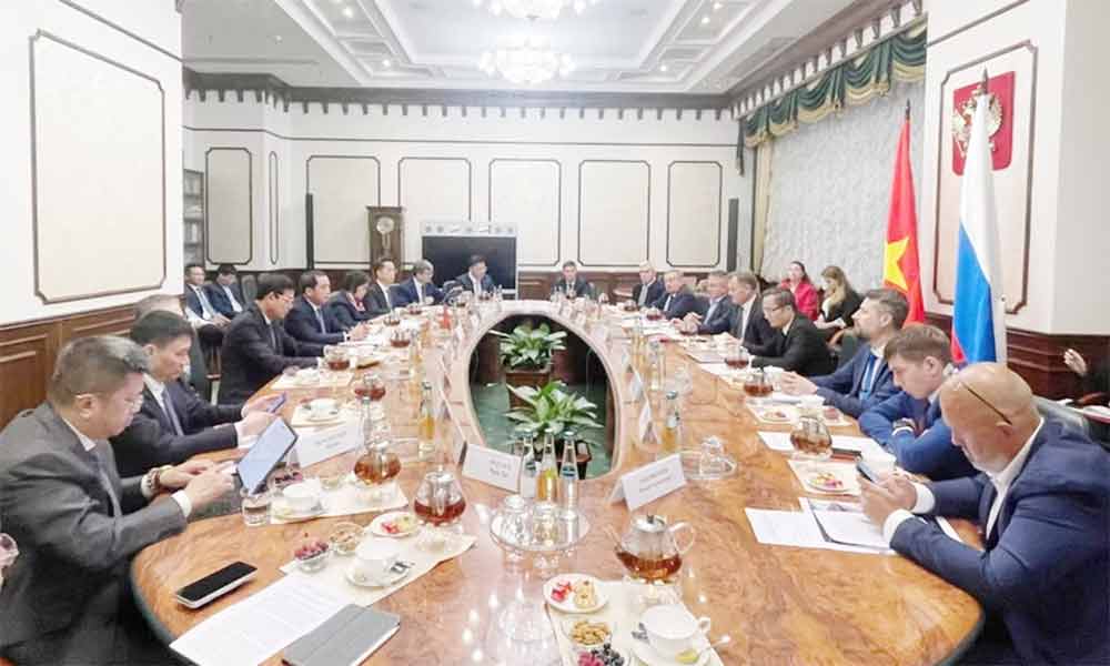 Hanoi, Moscow seek to develop more friendship, investment projects