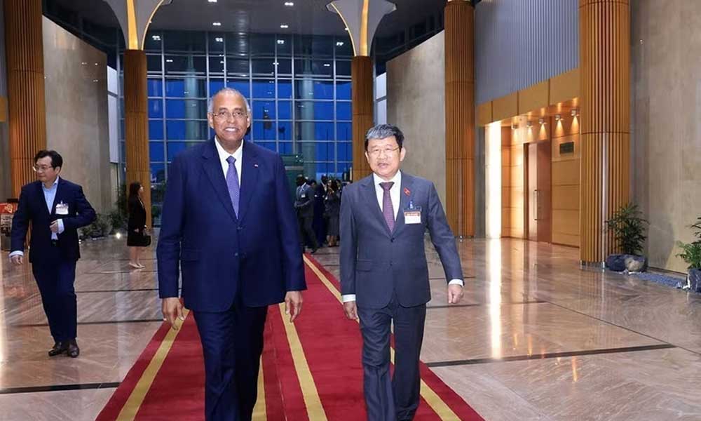 Côte d’Ivoire National Assembly President arrives in Hanoi for official visit to Vietnam
