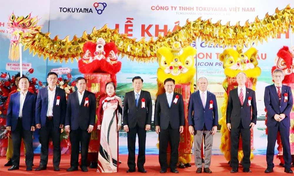 Japanese firm to produce key chip material in Vietnam, Malaysia