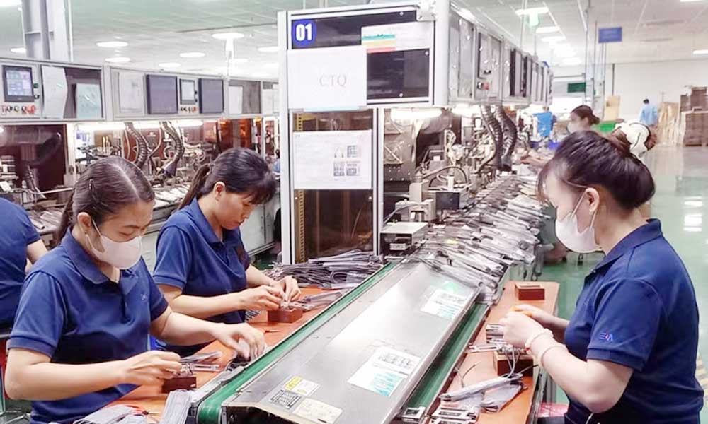 Vietnam's exports gain fresh momentum from orders and production