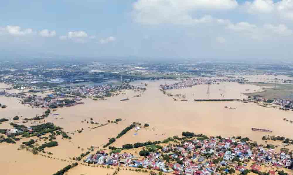 Rivers in full spate, triggering floods in Hanoi’s suburban areas