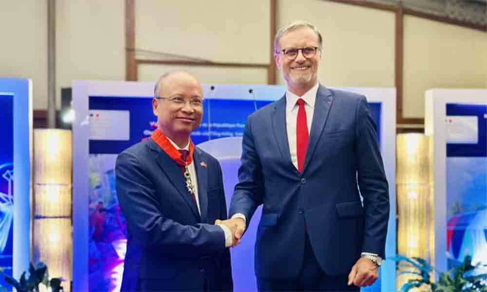 Former Vietnamese Ambassador to France awarded French honour