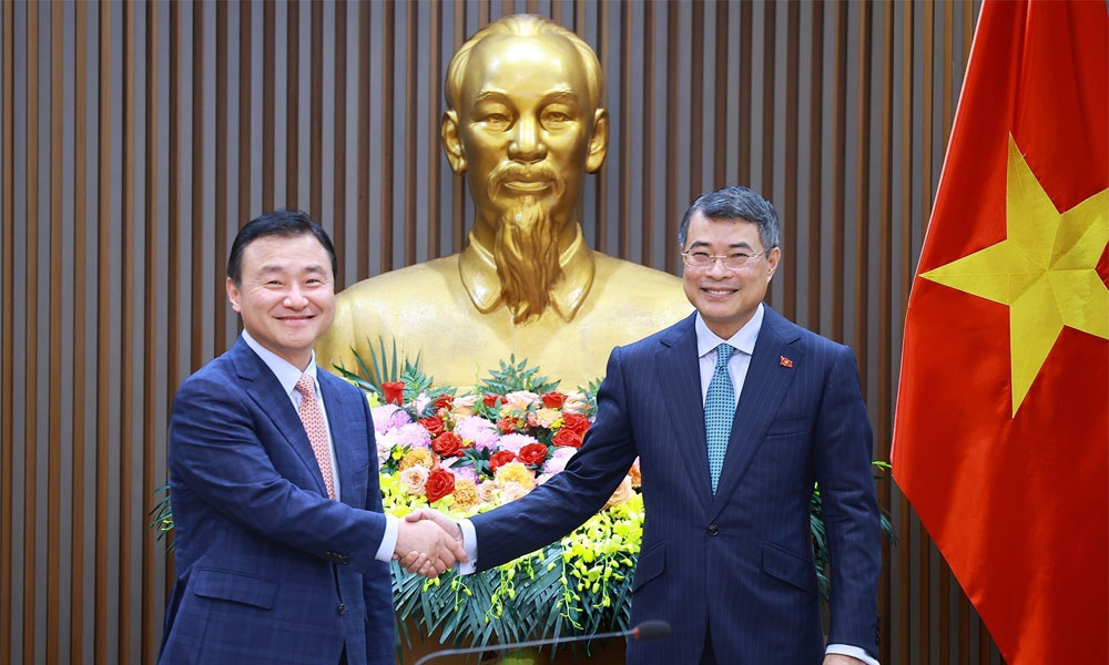 Prime Minister urges Samsung to partner in enhancing technological capability