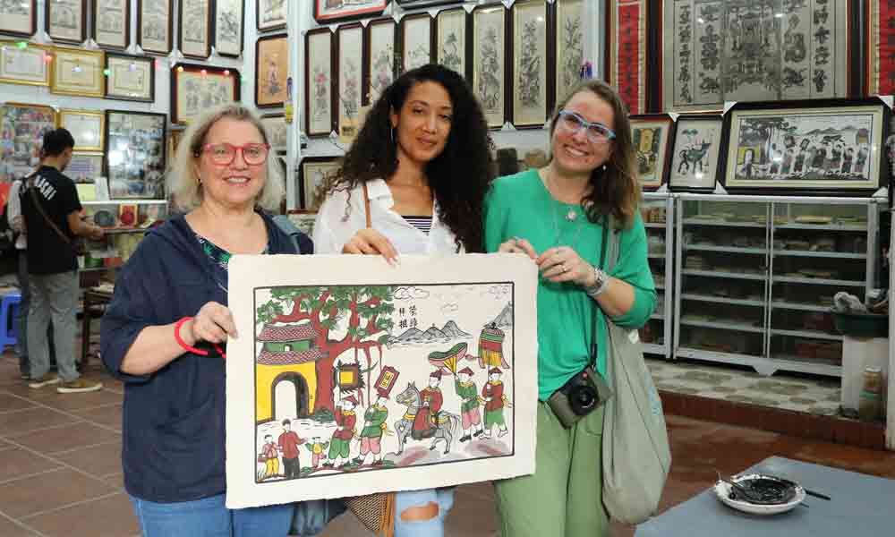 Vietnam welcomes nearly 2 million foreign tourists in August