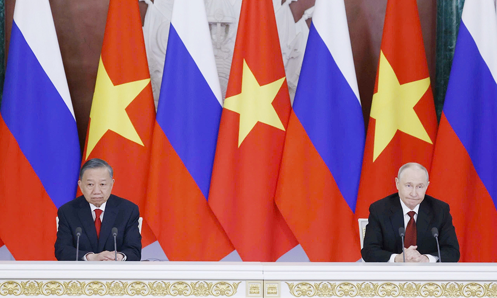 Vietnam, Russia issue joint statement on further strengthening ties in new period