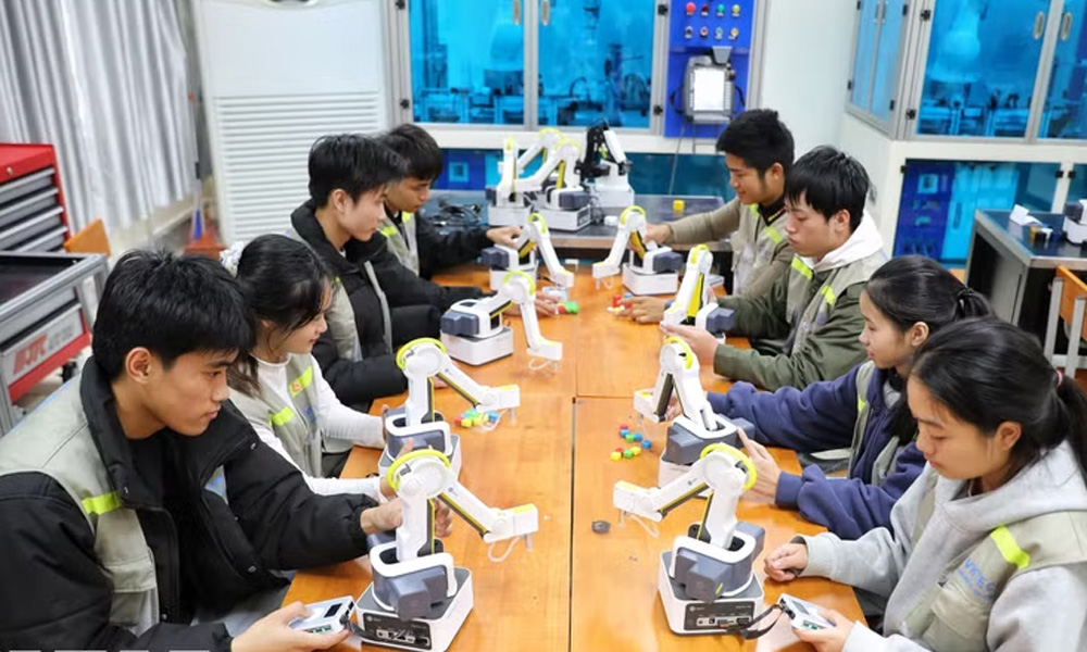 Vietnam steps up semiconductor talent training to meet market demand